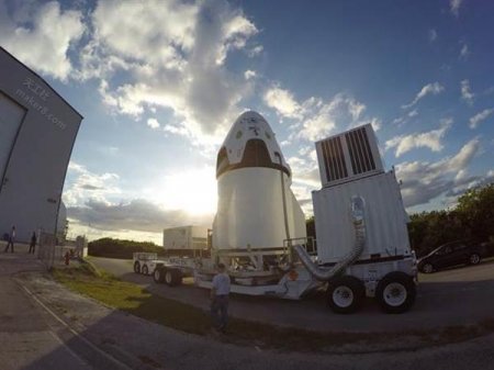 SpaceX使用3D打印发动机完成飞船发射逃逸实验
