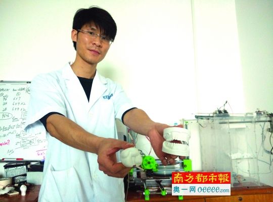 生物研究生跨界制3D打印机造骨骼模型(图)