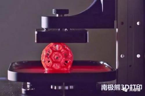 工业级3D打印设备占主流，光固化设备受推崇