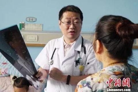 女童患罕见病肉眼可见心跳 3D打印助其重建胸廓
