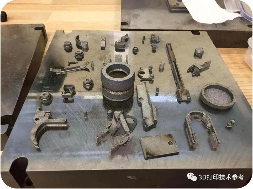 预热至400℃，H13工具钢打印态的强度达到2GPa