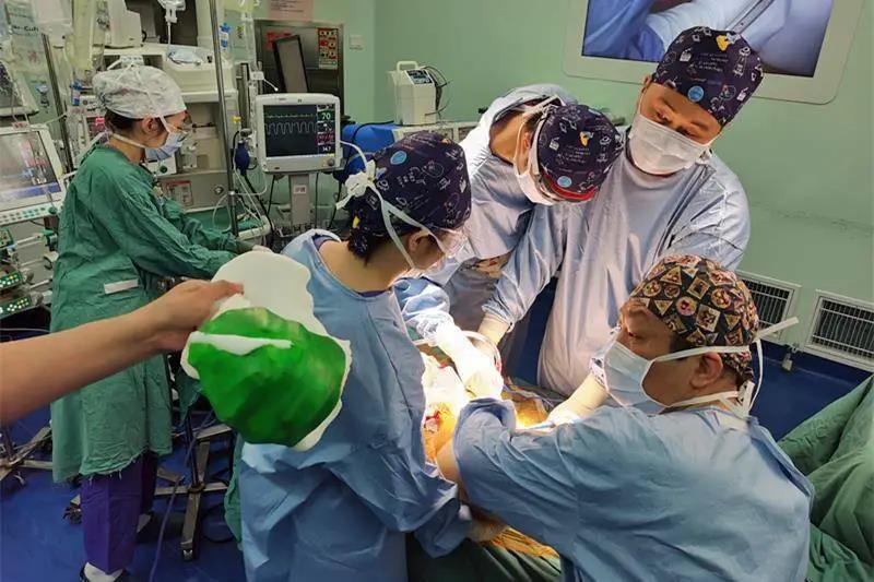 新疆患者骨盆长了巨型肿瘤险截肢！九院医生精准手术、应用3D打印技术让其重获新生