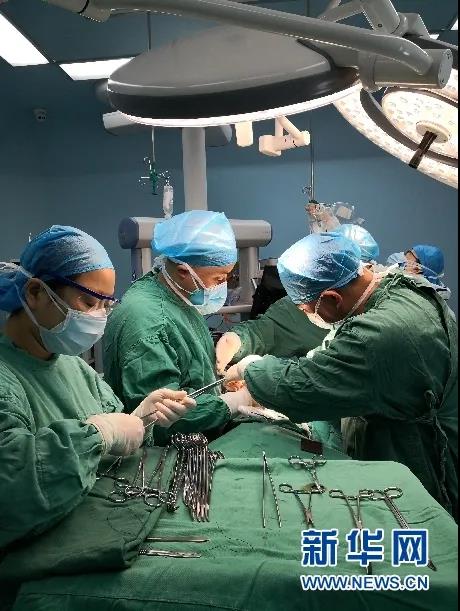 武汉男子患巨大胸骨肿瘤 3D打印技术为他植入“铁骨”