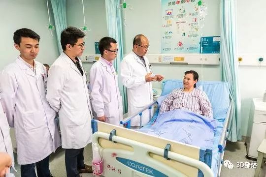 华西医院完成 3D打印髌骨假体植入